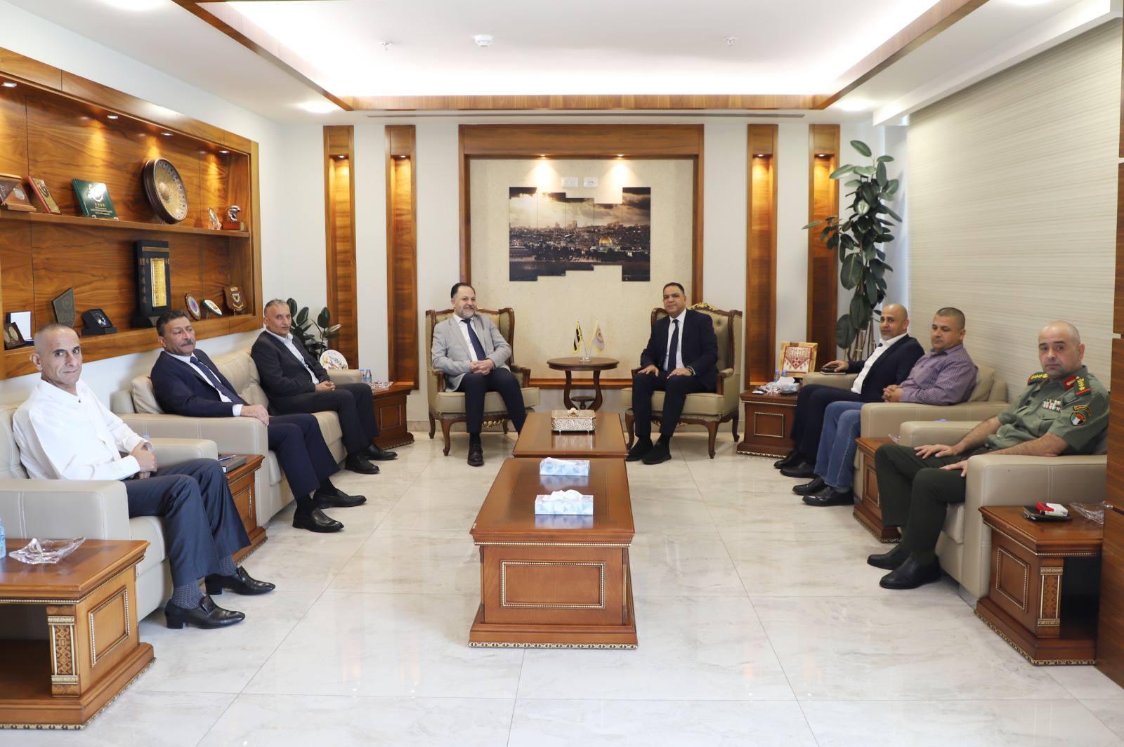 قائد جهاز الاستخبارات العسكرية اللواء الخطيب يستقبل رئيس سلطة المياه ويبحثان التحديات المشتركة