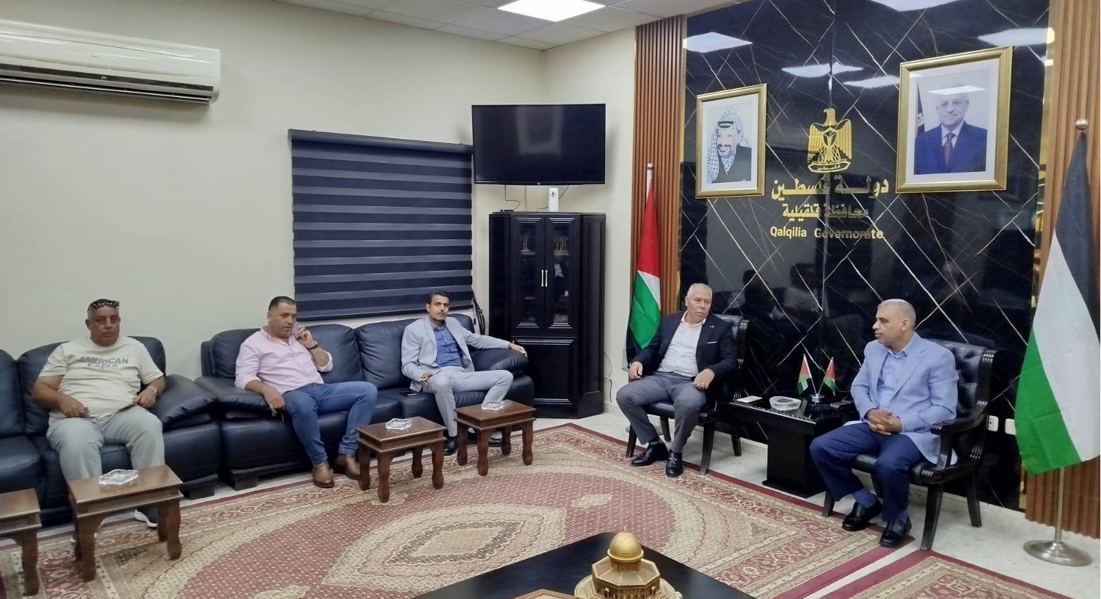 محافظ قلقيلية اللواء حسام أبو حمدة يلتقي وفداً من وزارة النقل والمواصلات