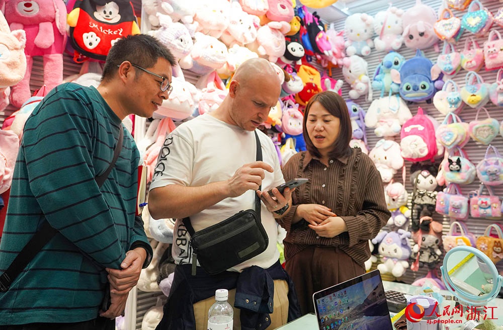 مركز السلع الصغيرة بشرقي الصين يسجل نموا قويا للتجارة الخارجية