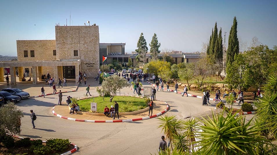 جامعة بيرزيت تعلن التحول للتعليم الالكتروني بسبب اجراءات الاحتلال المشددة على محافظة رام الله والبيرة