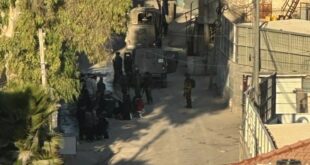 الاحتلال يحتجز عشرات المواطنين ويعتدي عليهم بالضرب في مخيم العروب شمال الخليل