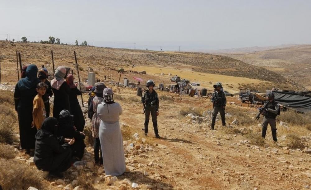 مستوطنون يهاجمون تجمع خلة السدرة البدوي شمال شرق القدس