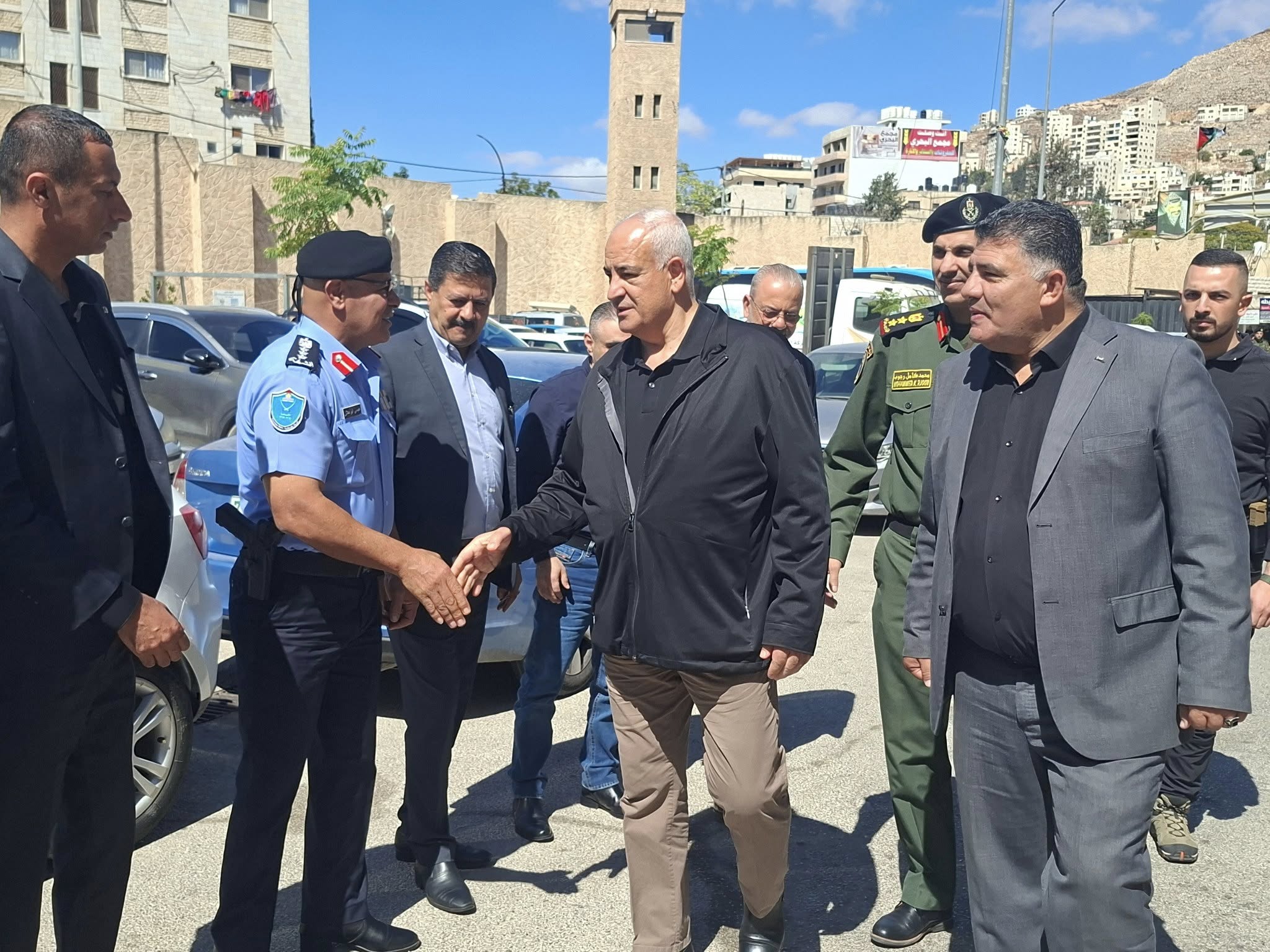 محافظ نابلس دغلس يستقبل وزير الداخلية اللواء زياد هب الريح