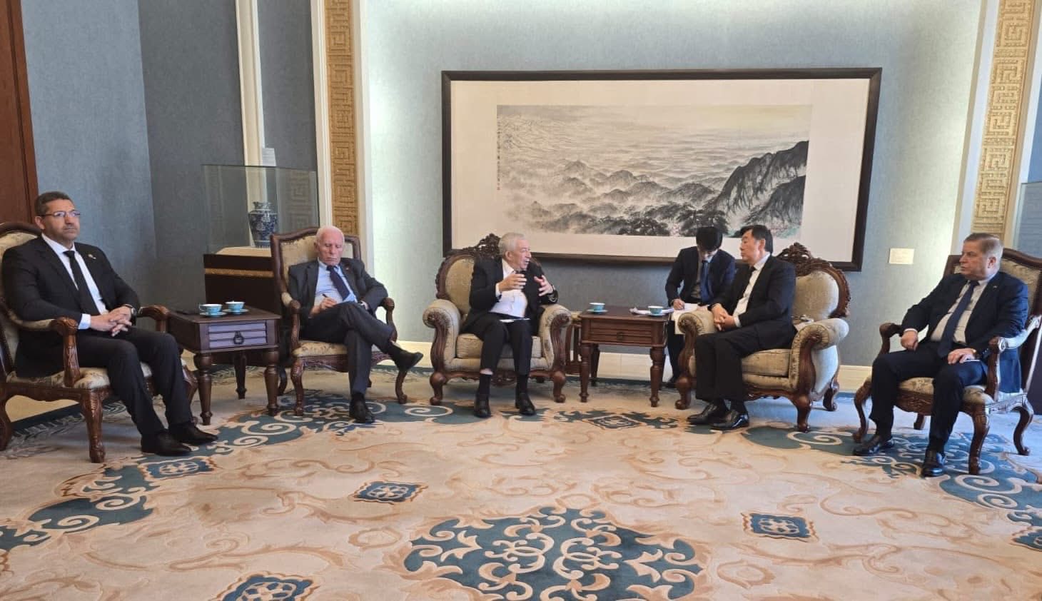 الصين : وفد حركة فتح يلتقي المبعوث الصيني الخاص للشرق الأوسط في بكين