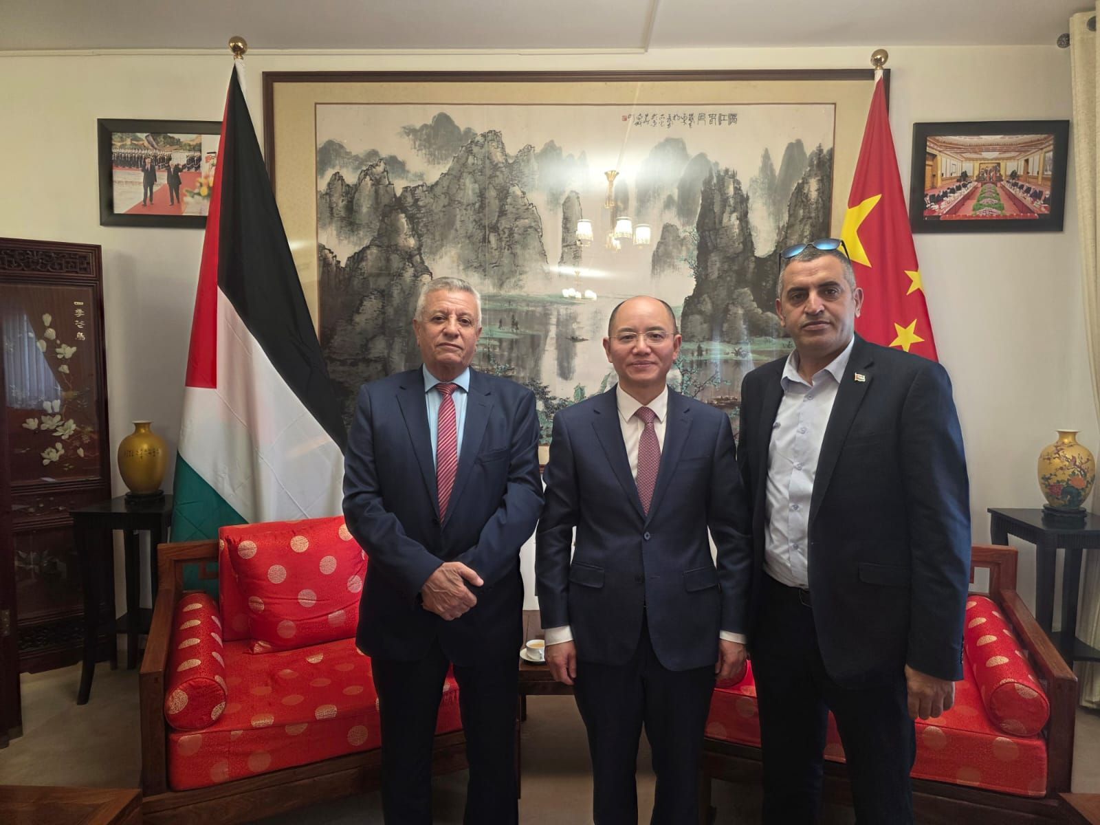 بلدية الظاهرية تلتقي مع السفير الصيني تسنغ جيشن في رام الله