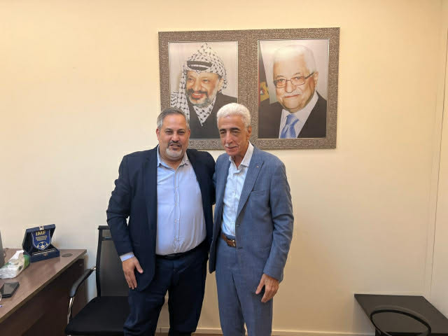 مازن العماد يزور اللواء سمير أبو عفش: تأكيد على وحدة الصف ودعم صمود الشعب الفلسطيني