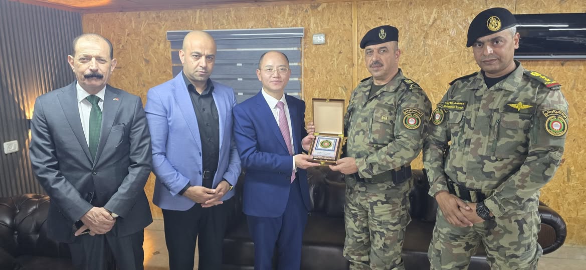 بحضور محافظ حمايل أريحا ، قائد قوات الامن الوطني يكرم السفير الصيني لدى فلسطين تسنغ جيشين
