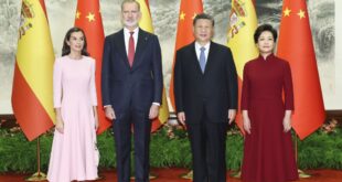 رئيس الصين شي يلتقي بملك إسبانيا في بكين