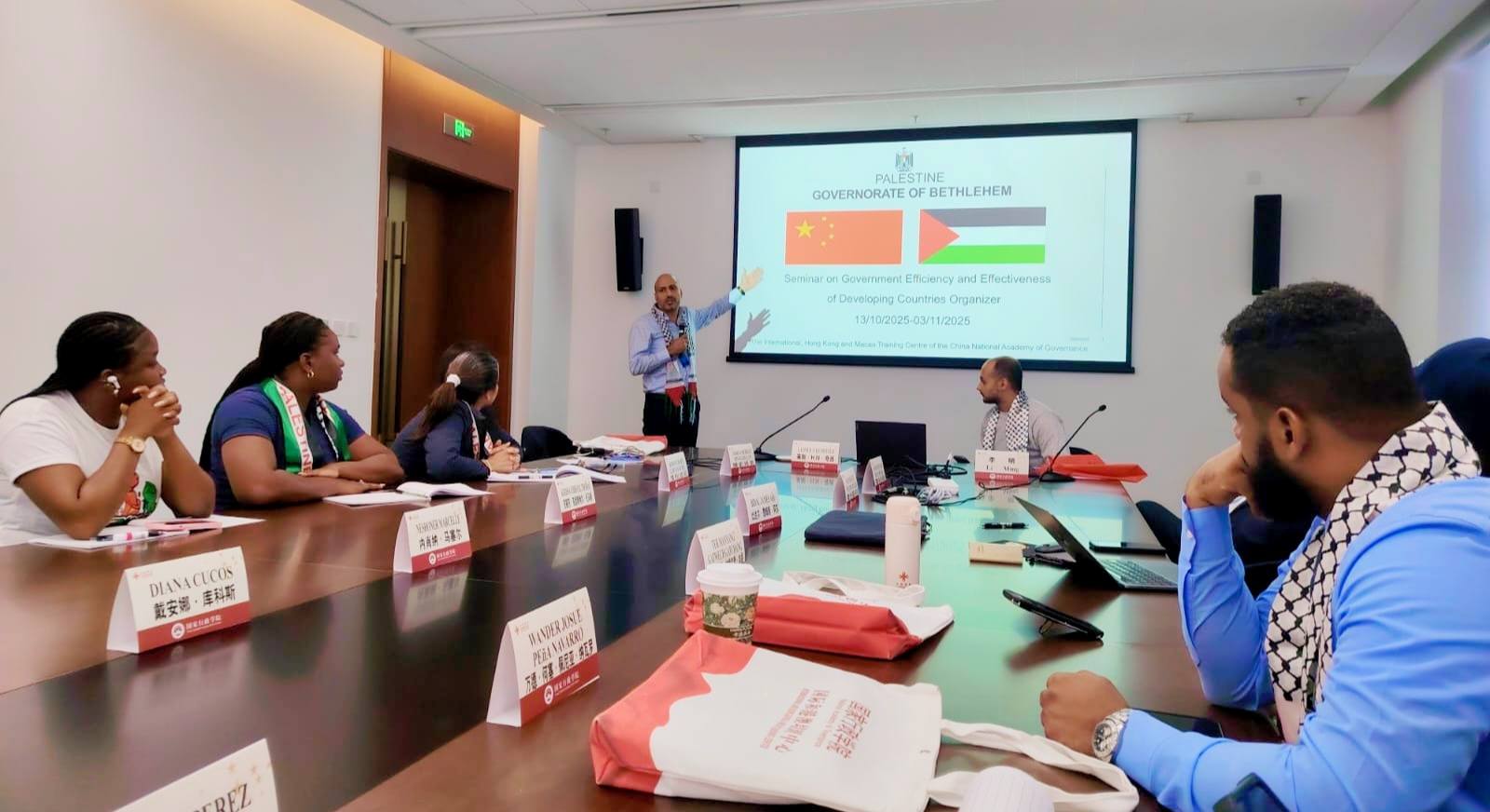 محافظ بيت لحم محمد طه أبو عليا يؤكد أهمية التعاون الدولي والبرامج التدريبية في تطوير العمل الإداري والمجتمعي