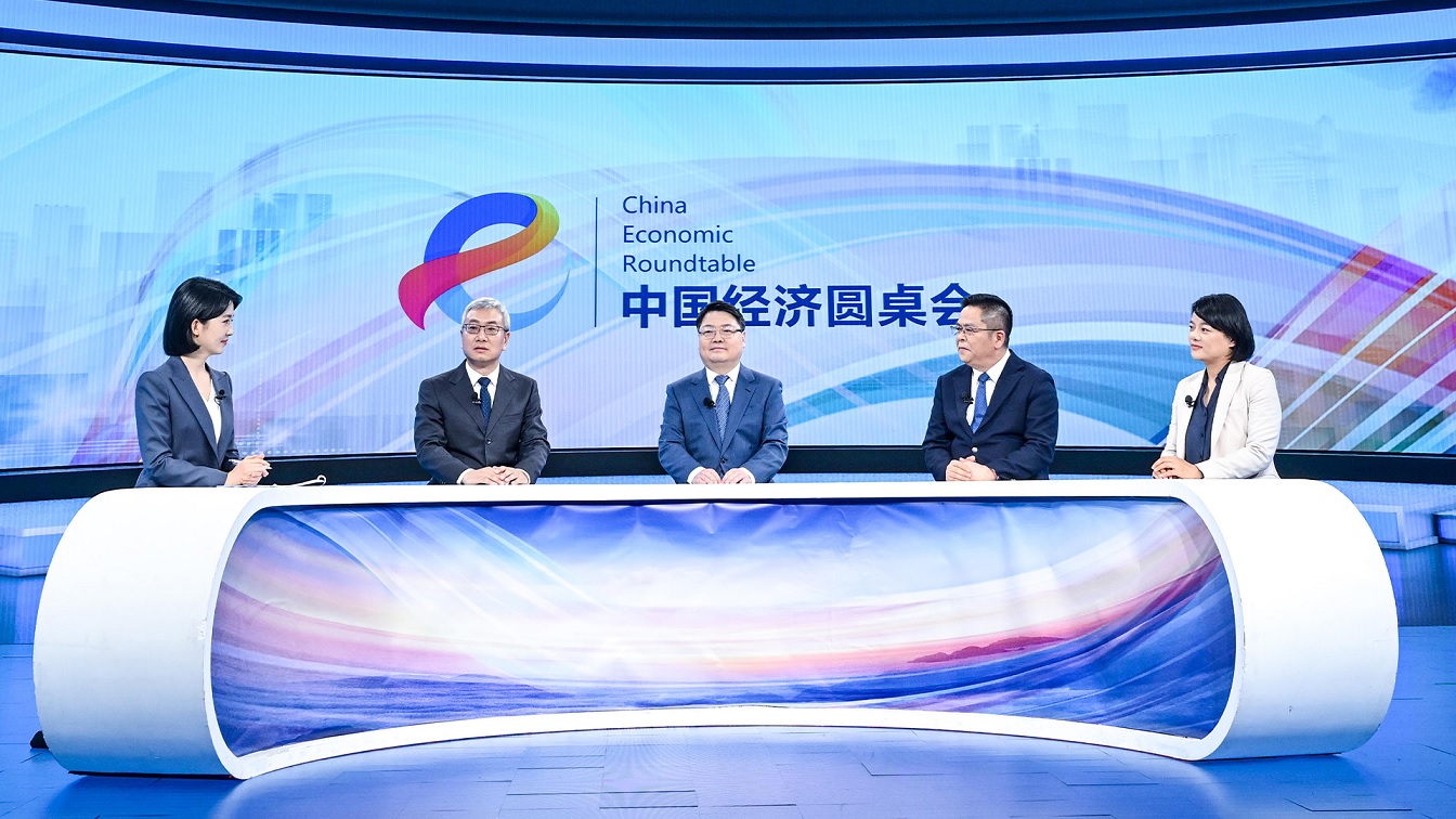 (المائدة المستديرة الاقتصادية الصينية) باحث: تجديد المجتمعات السكنية القديمة في الصين يحقق التوازن بين سبل العيش وحماية التراث