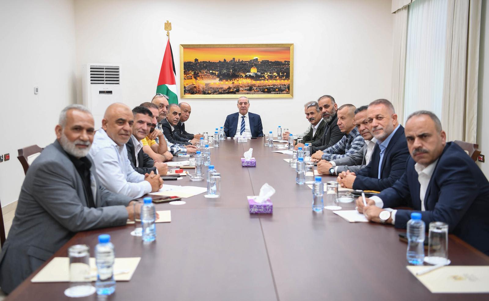 سيادة نائب الرئيس حسين الشيخ يعقد إجتماعً أمناء سر أقاليم حركة فتح في الضفة الغربية