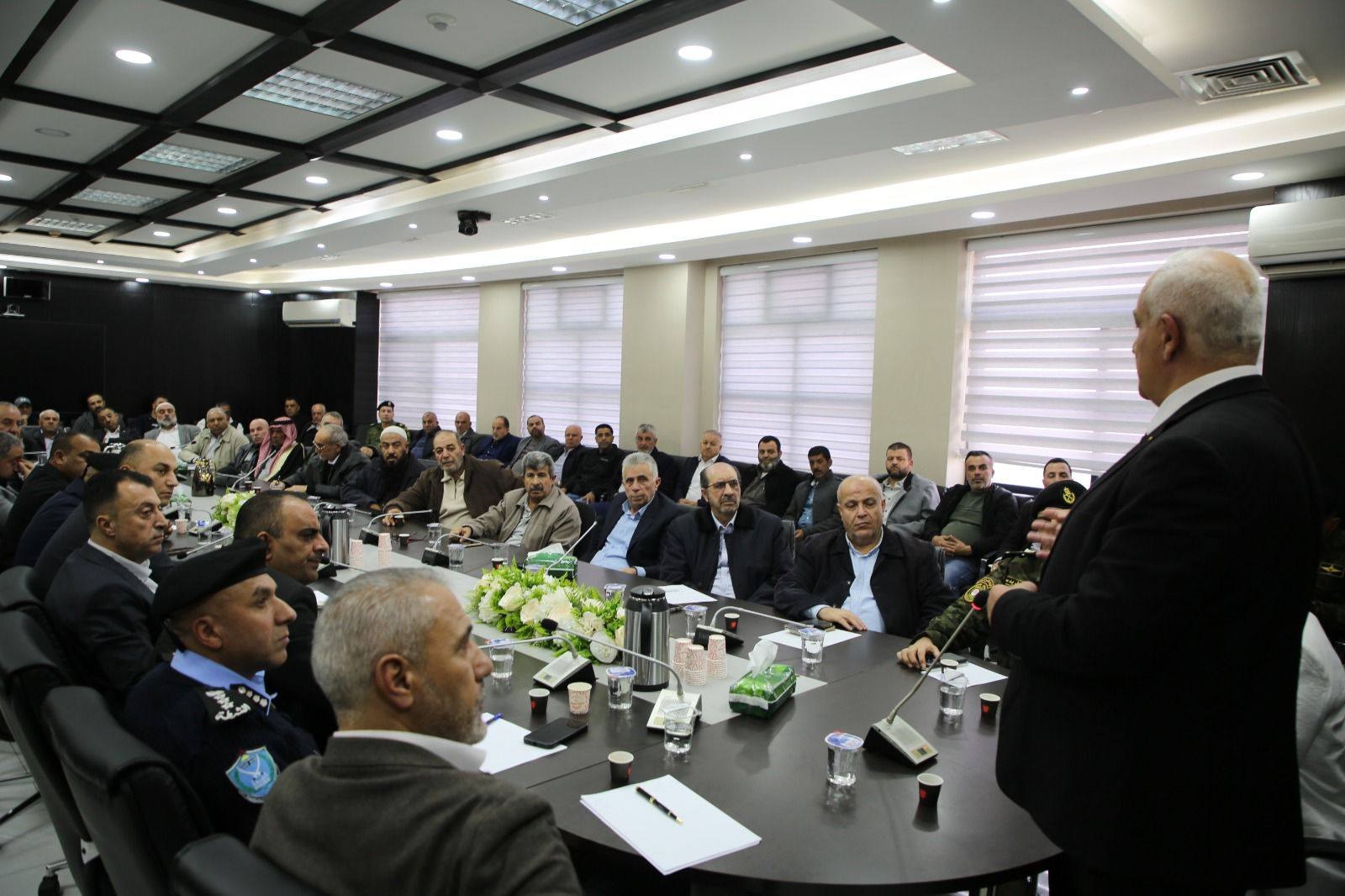 وزير الداخلية اللواء زياد هب الريح يشيد بدور لجان السِّلم الأهلي خلال اجتماع موسّع في رام الله