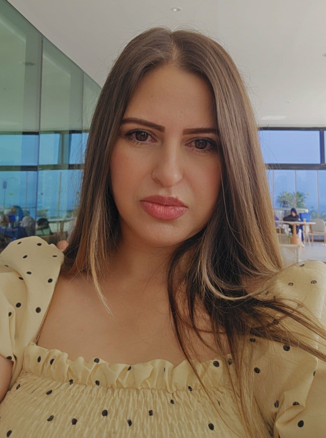 لم نُخلق لنُدفَن ، لكنّ الحياةَ أبدعتْ في حفْرِنا