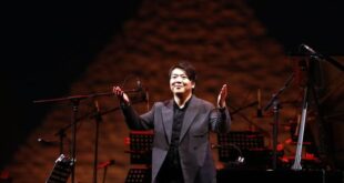 عازف البيانو الصيني العالمي لانغ لانغ يبهر الجمهور في حفل موسيقي بجوار أهرامات الجيزة