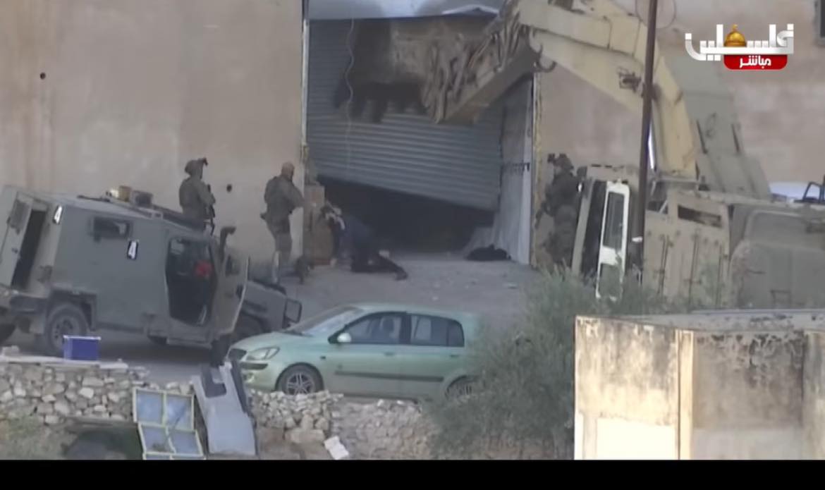 الاحتلال يعدم شابين في جنين ويحتجز جثمانيهما