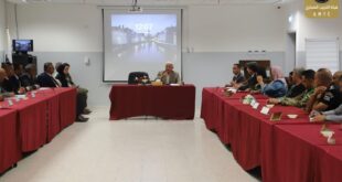 عباس زكي يلقي محاضرة سياسية في هيئة التدريب العسكري