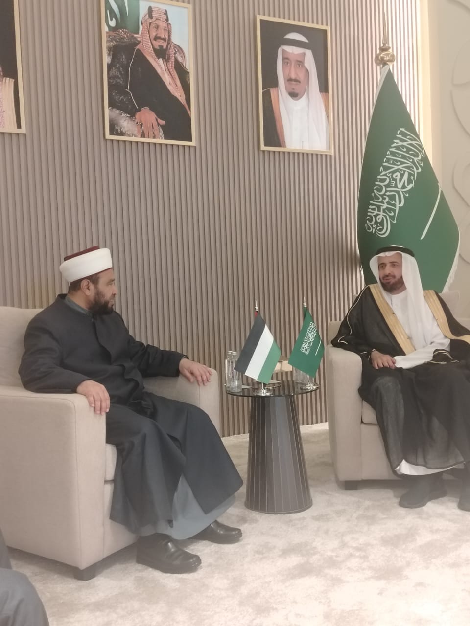 وزير الأوقاف محمد مصطفى نجم يوقع بروتوكول الحج مع وزير الحج السعودي لموسم حج 1447هـ