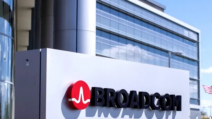 "برودكوم" تكشف عن شريحة ذكاء اصطناعي تترجم الصوت فورياً