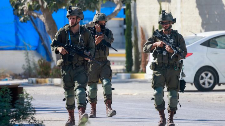 قوات الاحتلال تغلق دوار تقوع الغربي ومدخل مراح رباح في بيت لحم