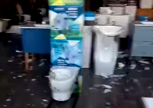 مستوطنون يهاجمون محلا تجاريا ويحطمون محتوياته في دير شرف غرب نابلس