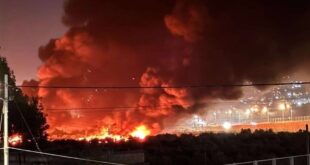 مستوطنون يشعلون حريقًا هائلًا في مشطب للمركبات جنوب نابلس