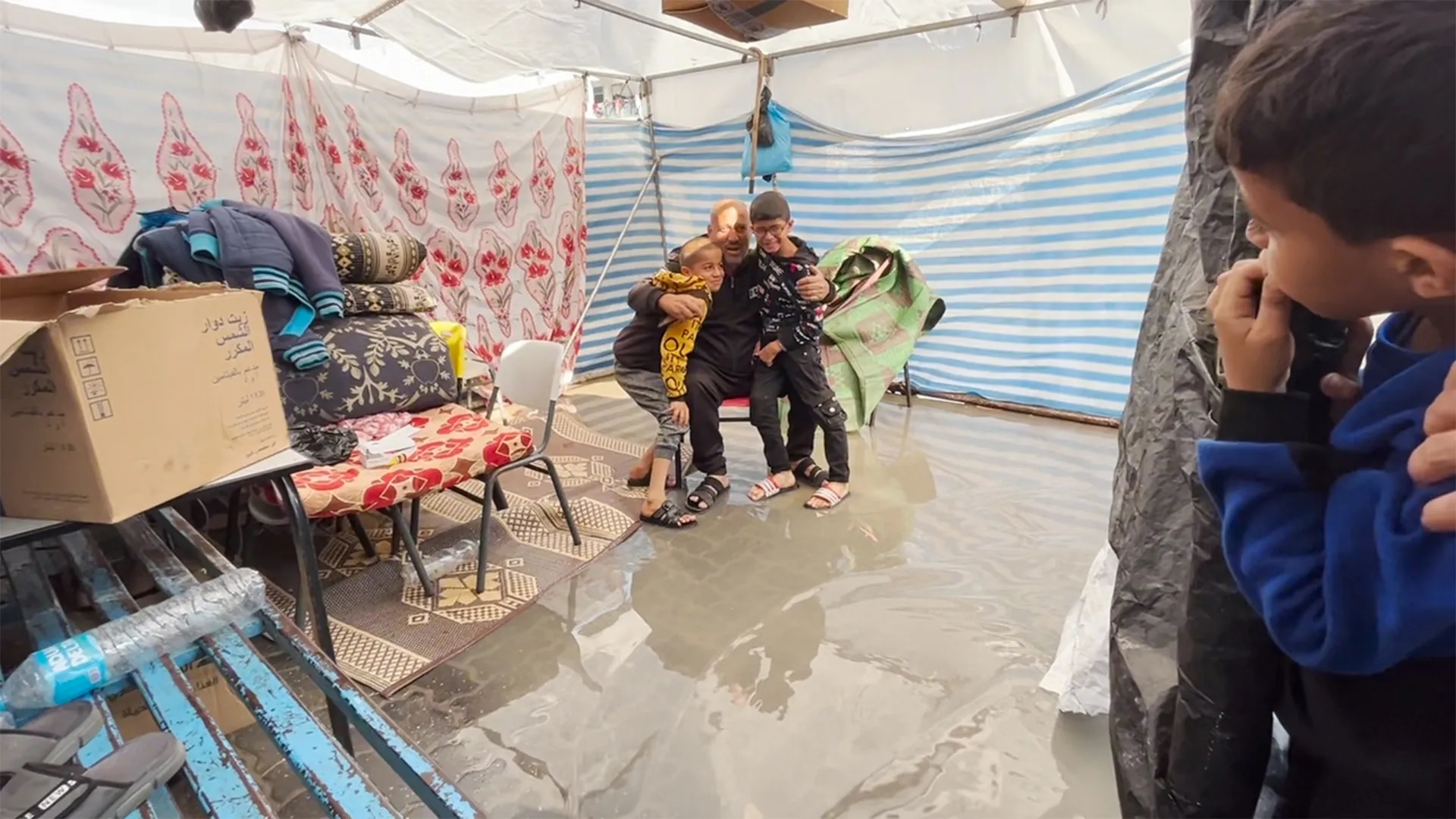 الأمطار الغزيرة تٌغرق خيام النازحين في خانيونس جنوب قطاع غزة