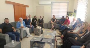 وفد من المتضامنين الأجانب يزور طولكرم للاطلاع على انتهاكات الاحتلال