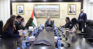 رئيس الوزراء يبحث مع وفد من المجلس الأوروبي آخر المستجدات