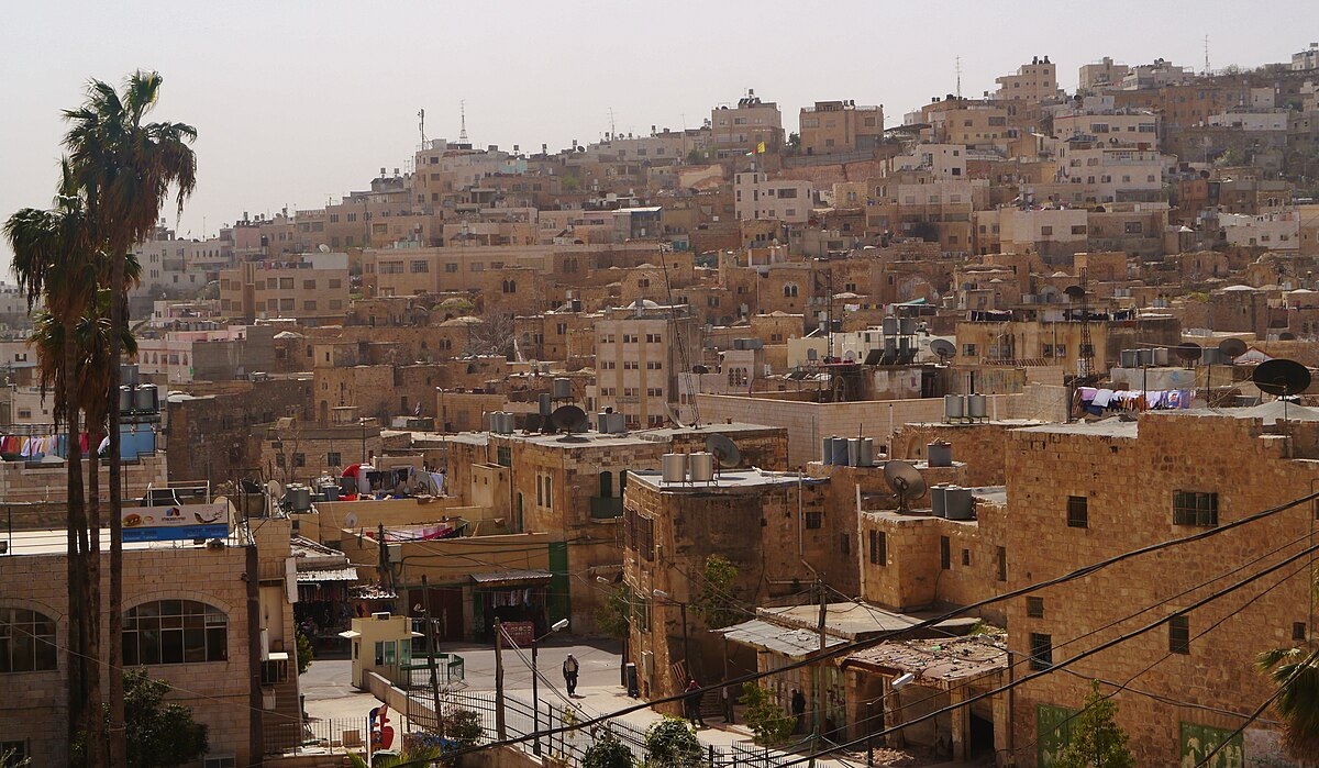 الاحتلال يفرض حظر التجول في عدة أحياء بالبلدة القديمة وسط مدينة الخليل