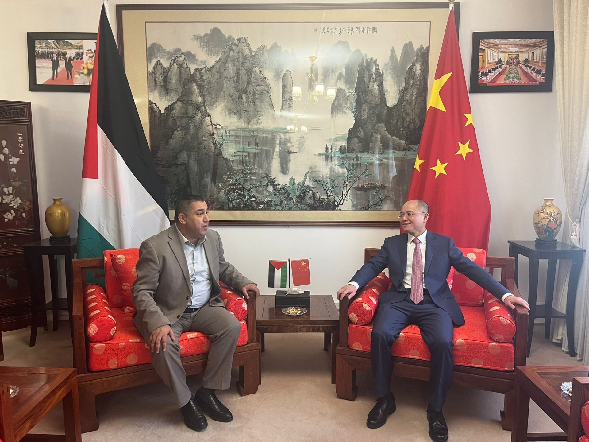 محمد علوش يلتقي السفير الصيني تشنغ جيشين ويبحث سبل تعزيز العلاقات الفلسطينية – الصينية