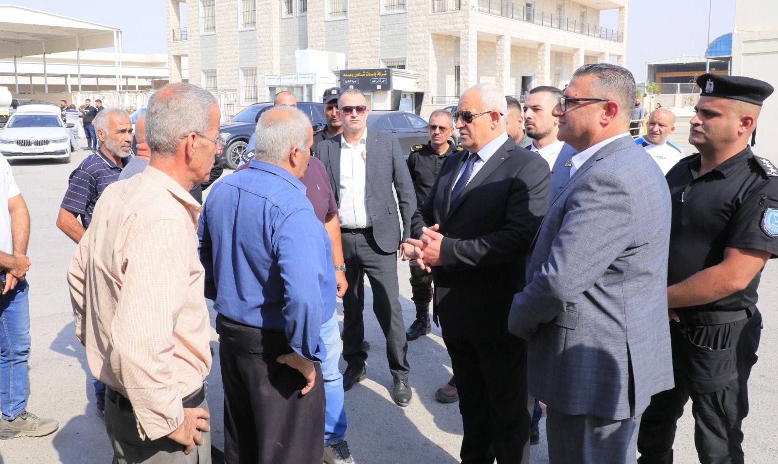 وزير الداخلية يتفقد الهيئة العامة للمعابر والحدود ويترأس اجتماع اللجنة الخاصة بمنع التهريب