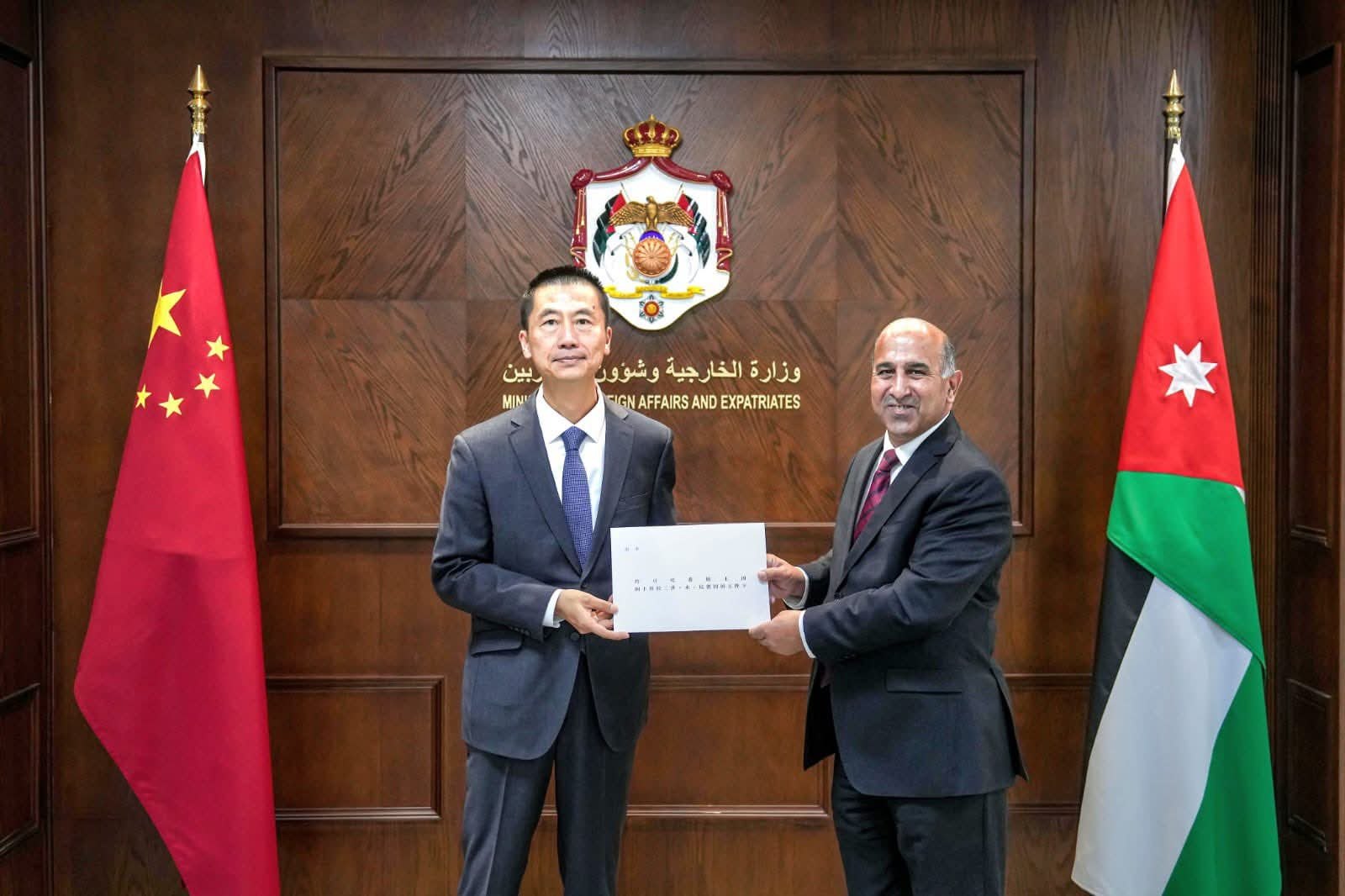 السفير الصيني قوه وي يقدم أوراق اعتماده إلى أمين عام وزارة الخارجية وشؤون المغتربين الأردنية