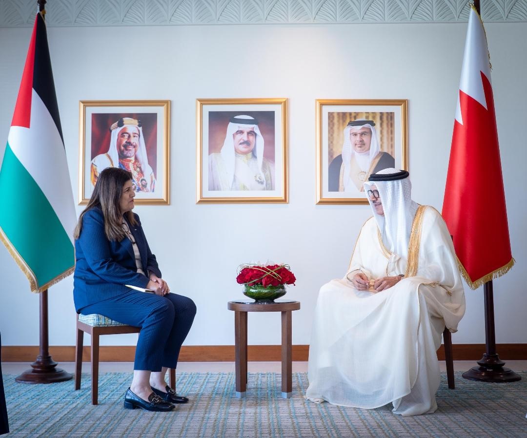 وزيرة الخارجية تلتقي نظيرها البحريني ويؤكدان أهمية الحل السياسي الشامل للقضية الفلسطينية