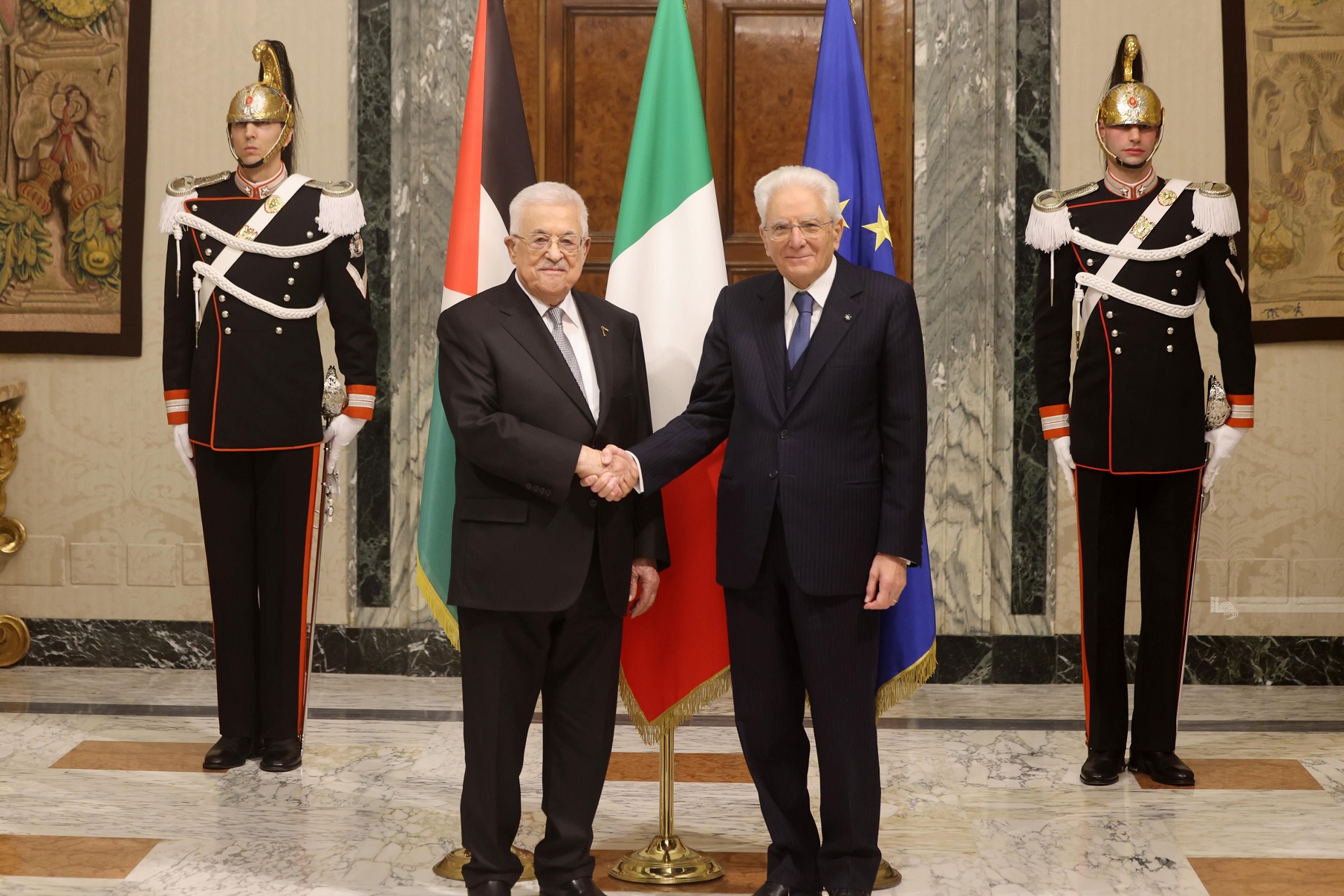 الرئيس محمود عباس يجتمع مع نظيره الإيطالي