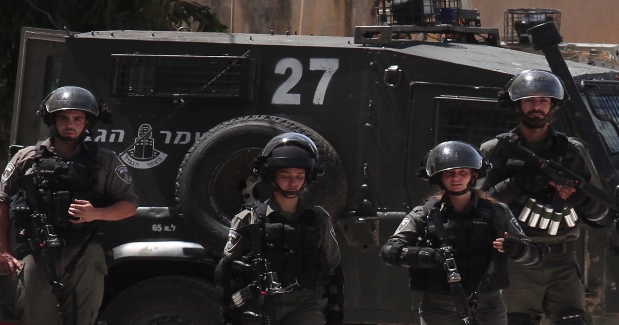 قوات الاحتلال تعتقل شابا من مدينة قلقيلية