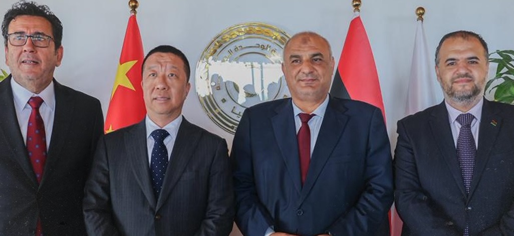 القائم بأعمال السفارة الصينية في ليبيا يلتقي مع عدد من كبار مسؤولي وزارة الخارجية الليبية