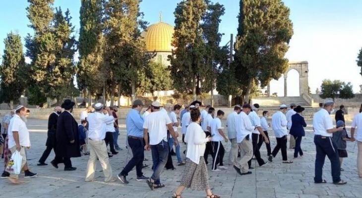 عشرات المستوطنين يقتحمون المسجد الأقصى