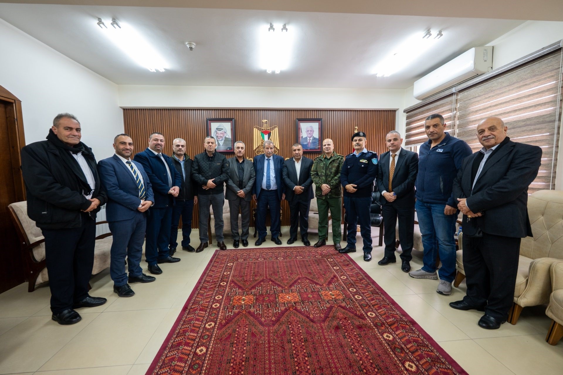 رمزي خوري يختتم جولة موسّعة في الخليل ويشيد بدور المحافظة والأجهزة الأمنية والقطاع الخاص