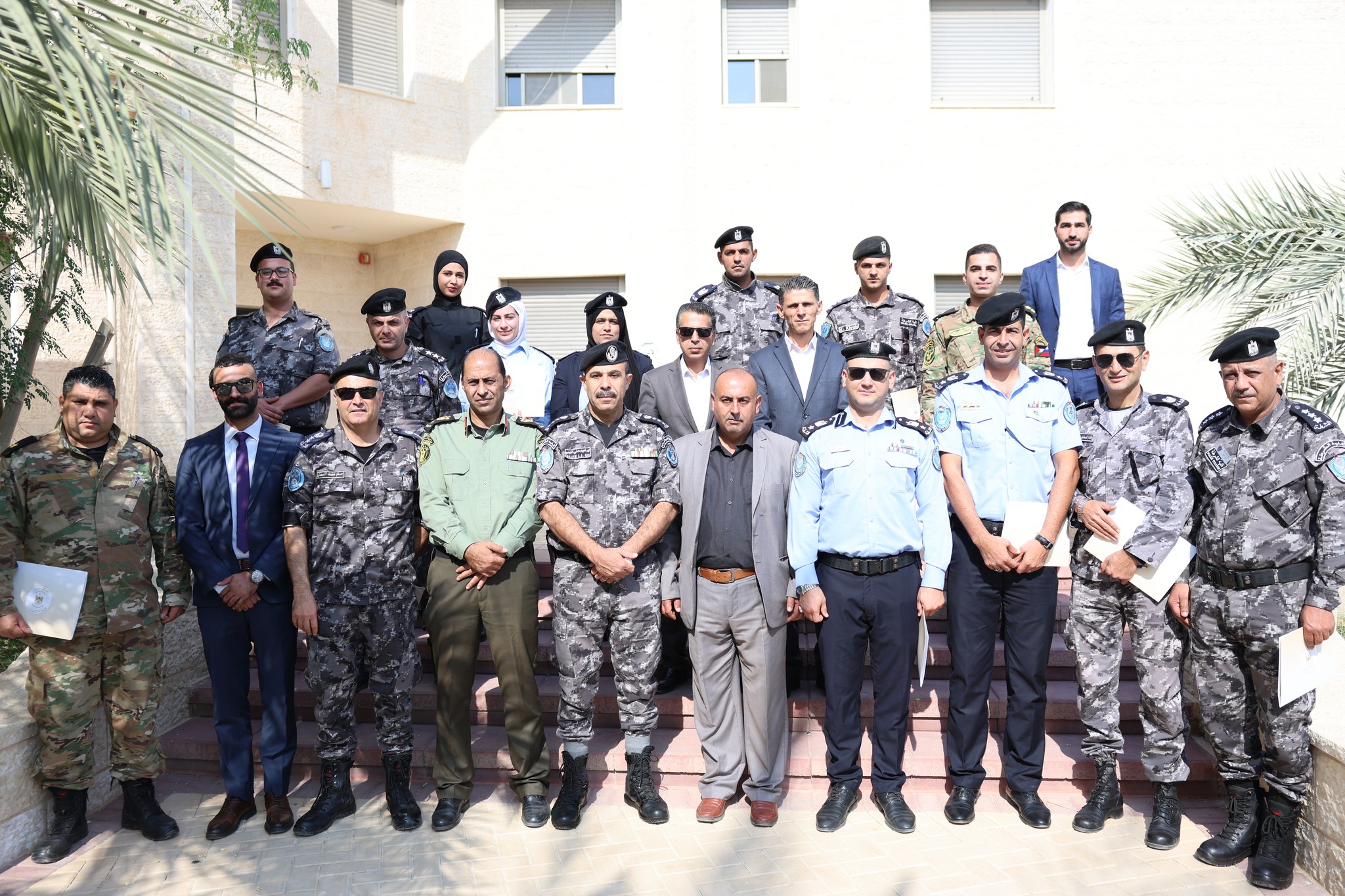 كلية فلسطين للعلوم الشرطية تُخرّج دورة تصميم المناهج المستوى الثاني