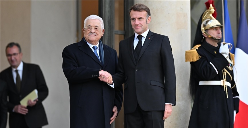 الرئيس محمود عباس يجتمع مع نظيره الفرنسي إيمانويل ماكرون