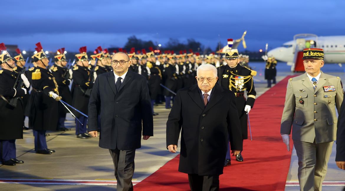الرئيس محمود عباس يصل فرنسا في زيارة رسمية