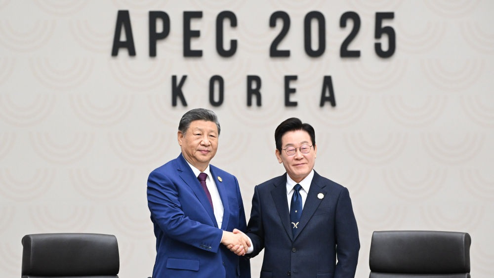 شي جينبينغ يعلن عن استضافة الجانب الصيني الدورة الـ33 للاجتماع غير الرسمي لقادة منظمة التعاون الاقتصادي لآسيا والمحيط الهادئ في مدينة شنتشن