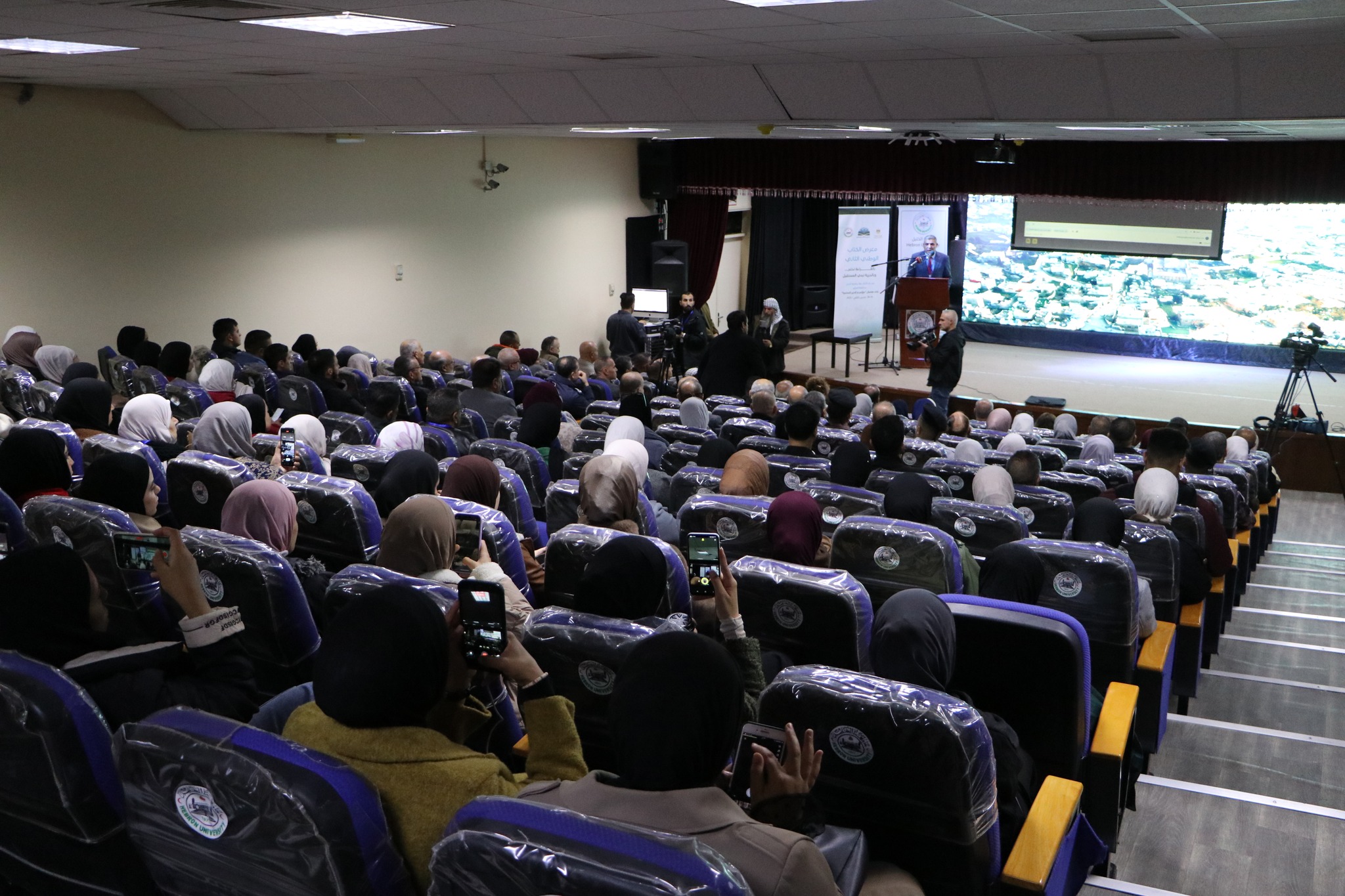 إنطلاق أعمال مؤتمر عز الدين المناصرة للثقافة والآداب والعلوم في نسخته الثالثة في جامعة الخليل