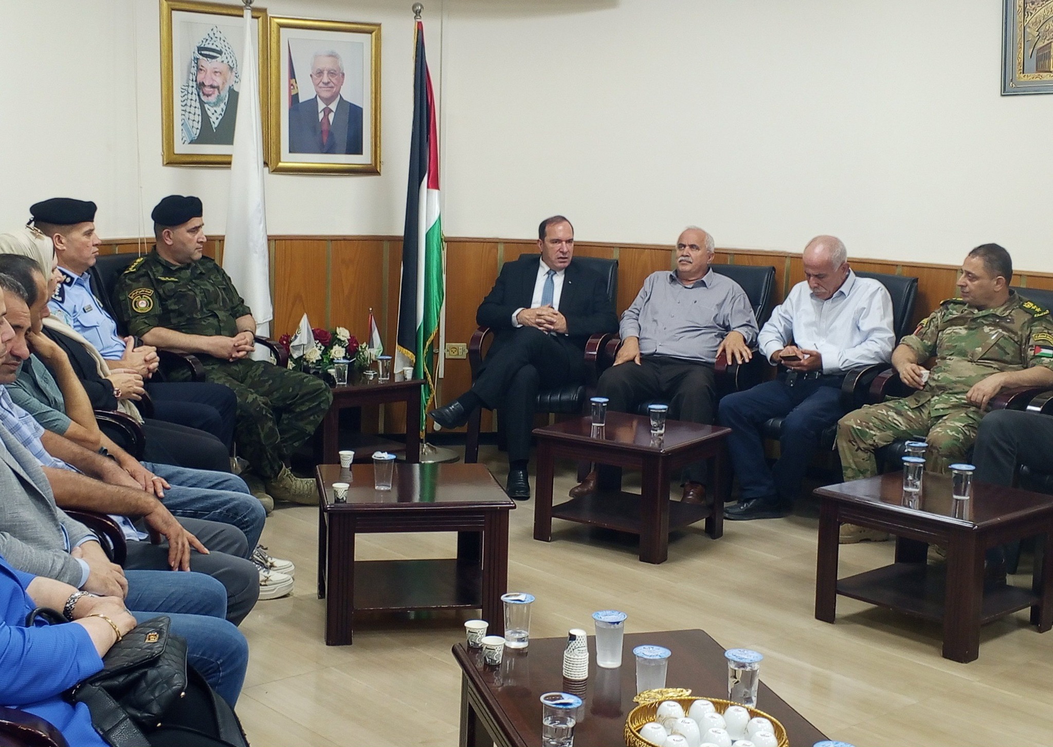 محافظ طولكرم اللواء د. كميل يزور بلدية عنبتا ويطلع على احتياجاتها