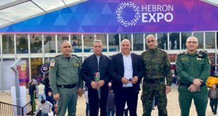 الأمن الوطني في الخليل يشارك في افتتاح معرض الغذاء 2025