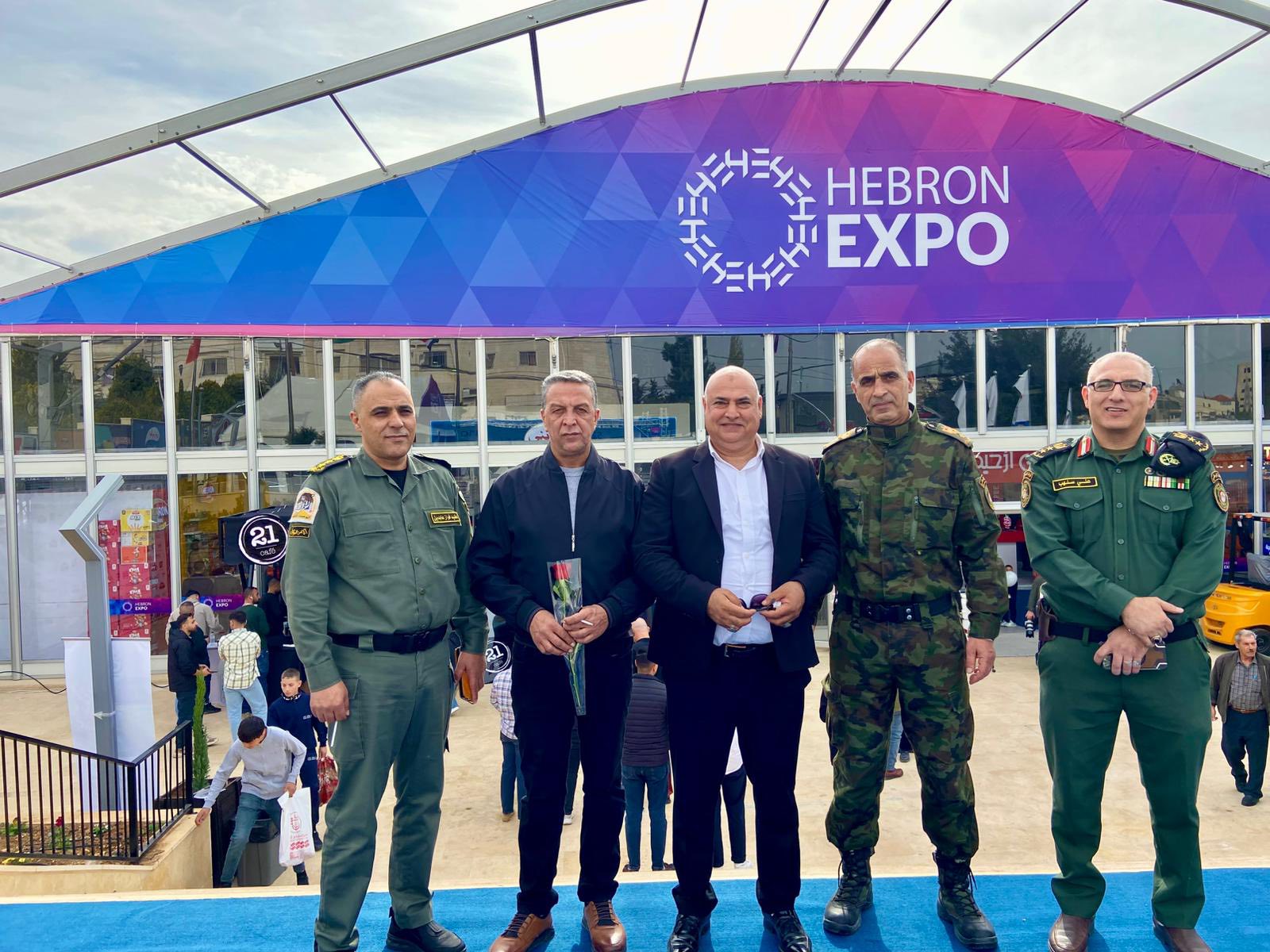 الأمن الوطني في الخليل يشارك في افتتاح معرض الغذاء 2025
