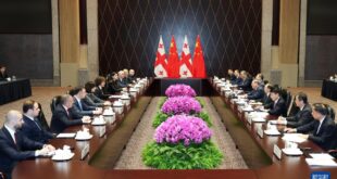 الصين : رئيس مجلس الدولة الصيني يلتقي رئيس وزراء جورجيا