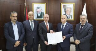 رئيس مجلس القضاء الأعلى يتسلم قراراً رئاسياً بتخصيص قطعة أرض والبناء المقام عليها لصالح محكمة استئناف نابلس