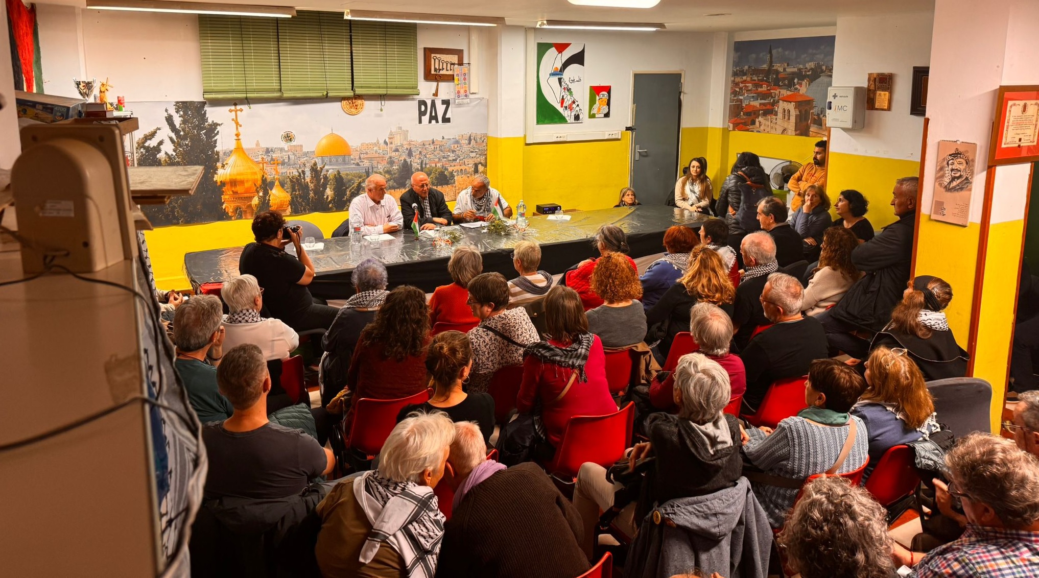 اسبانيا : البيت الفلسطيني ينظم ندوة سياسية حول أوضاع الأسرى الفلسطنيين في سجون الاحتلال