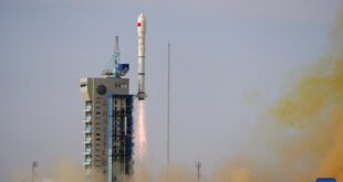 الصين تطلق ثلاثة أقمار اصطناعية جديدة إلى الفضاء